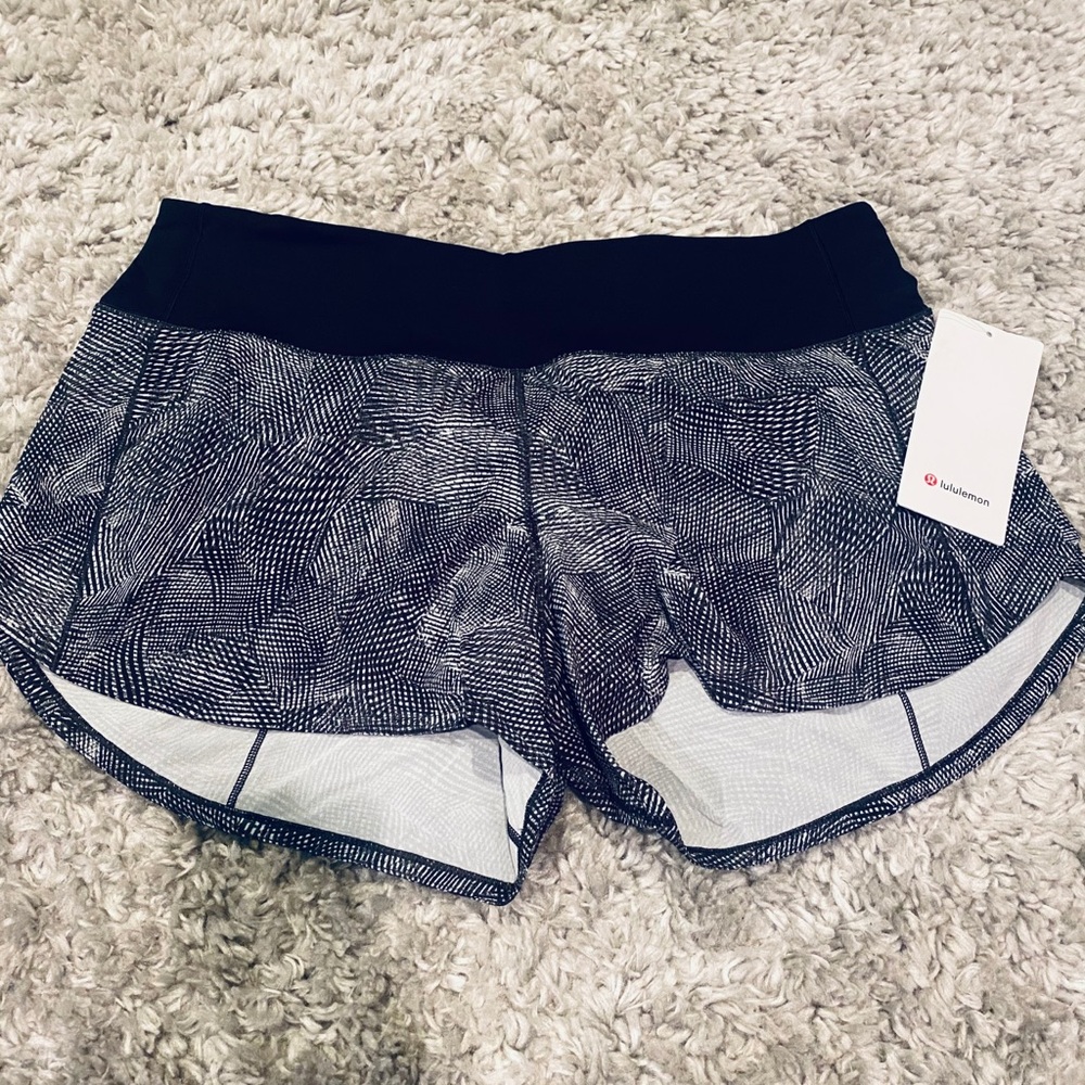 NWT - Lululemon Speed Up MR Short 4" - Sz 10